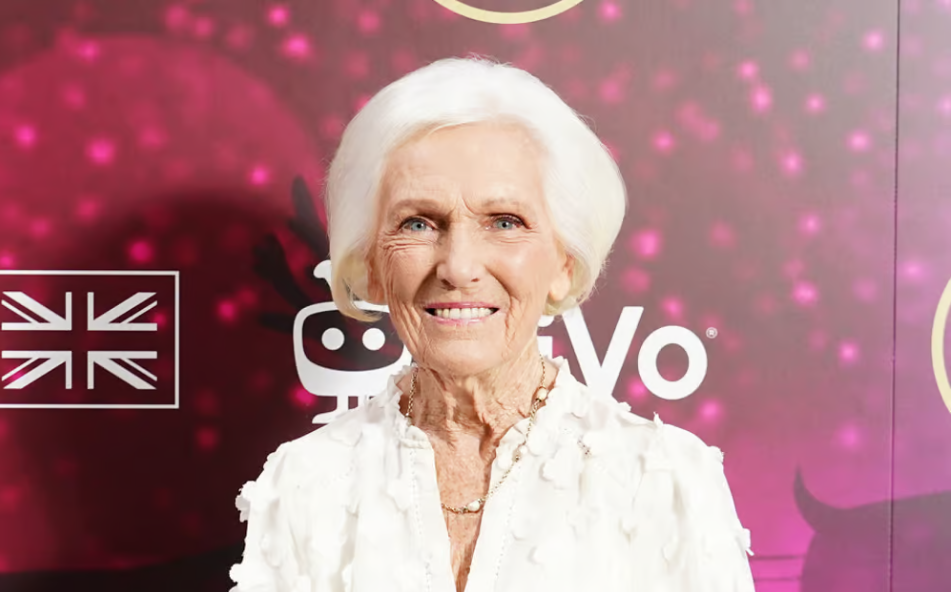 Dame Mary Berry given outstanding achievement award